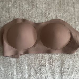 Flexible strapless bralette